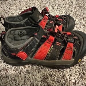 Keens Kids Outdoor Adventure Sandals - Black and Red